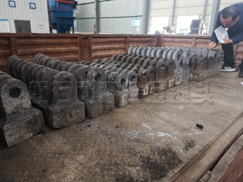 破碎機(jī)錘頭有必要使用原廠的嗎？還是訂耐磨錘頭更好?